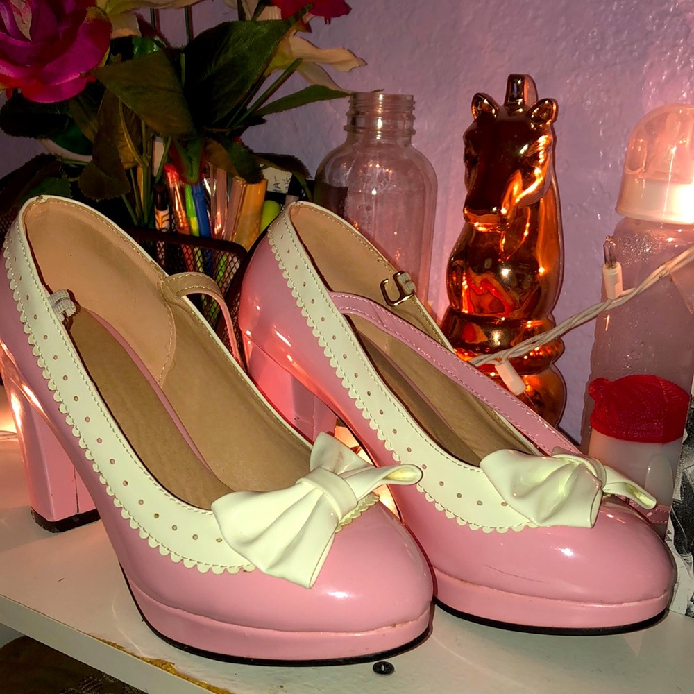Pink heels with bows!